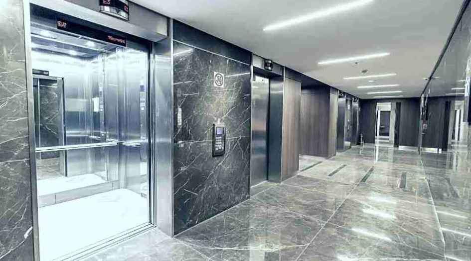 Runwal-Commerz-Lift-Lobby.jpg